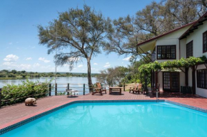 Отель Kayube Zambezi River House  Ливингстон
